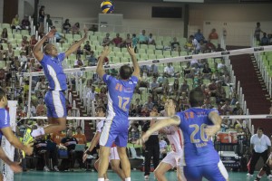 <br />Foto: Divulgação” width=”300″ height=”200″ /></a> <br />Foto: Divulgação</p>
<p>Após quase um mês, o Ziober Maringá volta a jogar em casa, nesta quarta-feira (4), pela Superliga Masculina de Vôlei. O adversário será o Voleisul/Paquetá, às 19h30. O último jogo do representante paranaense diante da maior torcida da última Superliga foi no dia 10 de janeiro, na vitória sobre o Vôlei Brasil Kirin, por 3 sets a 0.</p>
<p>Atualmente na sexta colocação, com 25 pontos em 18 jogos, o time do técnico <strong>Horacio Dileo</strong> pode abrir três pontos de distância do Vôlei Canoas, que é o sétimo colocado e com o mesmo número de pontos.</p>
<p>Para o ponteiro <strong>Diogo</strong>, o time precisa entrar em quadra com muita atenção, já que a equipe de Novo Hamburgo ainda luta para ficar entre os oito primeiros colocados. “Vai ser um jogo muito difícil porque nessa reta final eles querem pontuar para chegar aos playoffs. Estamos evoluindo a cada partida e vamos em busca dos três pontos para nos mantermos em sexto lugar e quem sabe alcançar o quinto. Ainda temos chances e vamos buscar isso.”</p>
<p>Depois do jogo contra o Voleisul/Paquetá, o Ziober Maringá enfrenta o Taubaté, no próximo sábado (7), fora de casa, no ginásio do Abaeté, às 21h30. A partida terá transmissão do Sportv.</p>
<div class=