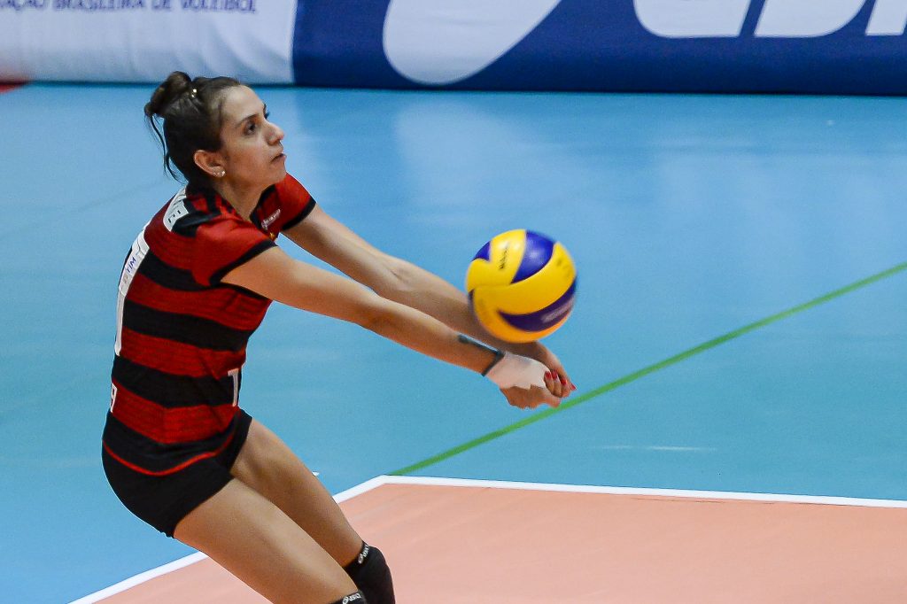 Capa da notícia - Mercado: Natália Monteiro jogará no Pinheiros