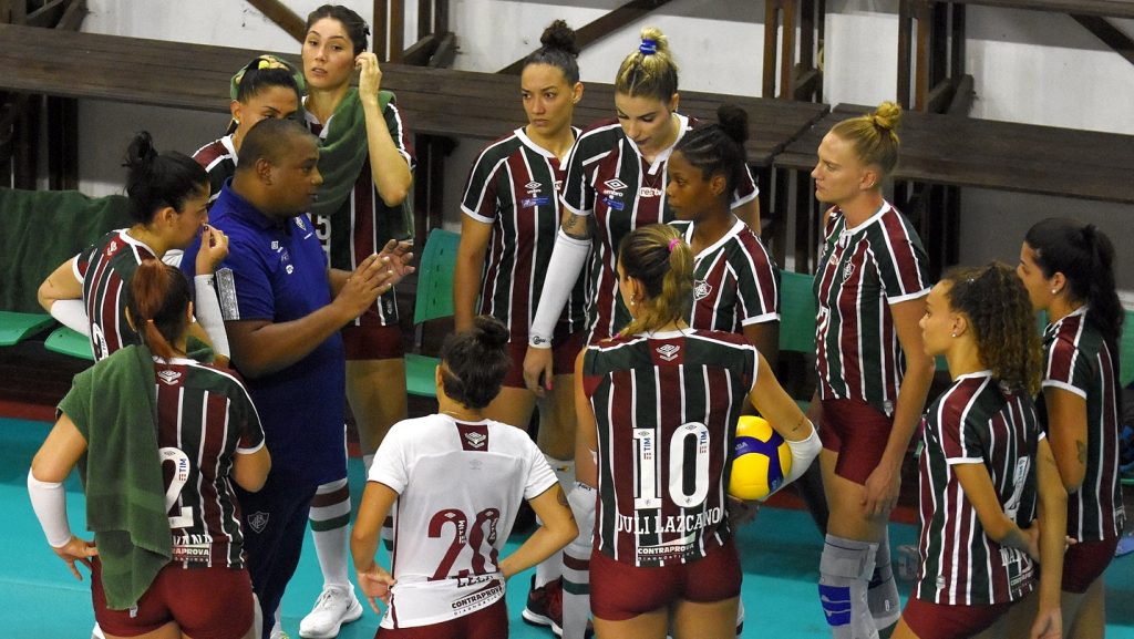 Capa da notícia - Em Curitiba, Fluminense enfrenta as donas da casa nesta terça-feira (5)