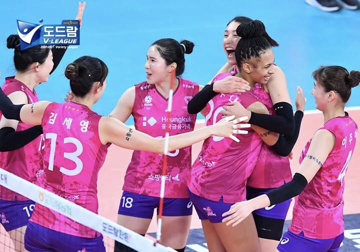 Capa da notícia - Com Bruna Moraes MVP, Pink Spiders conquista importante vitória