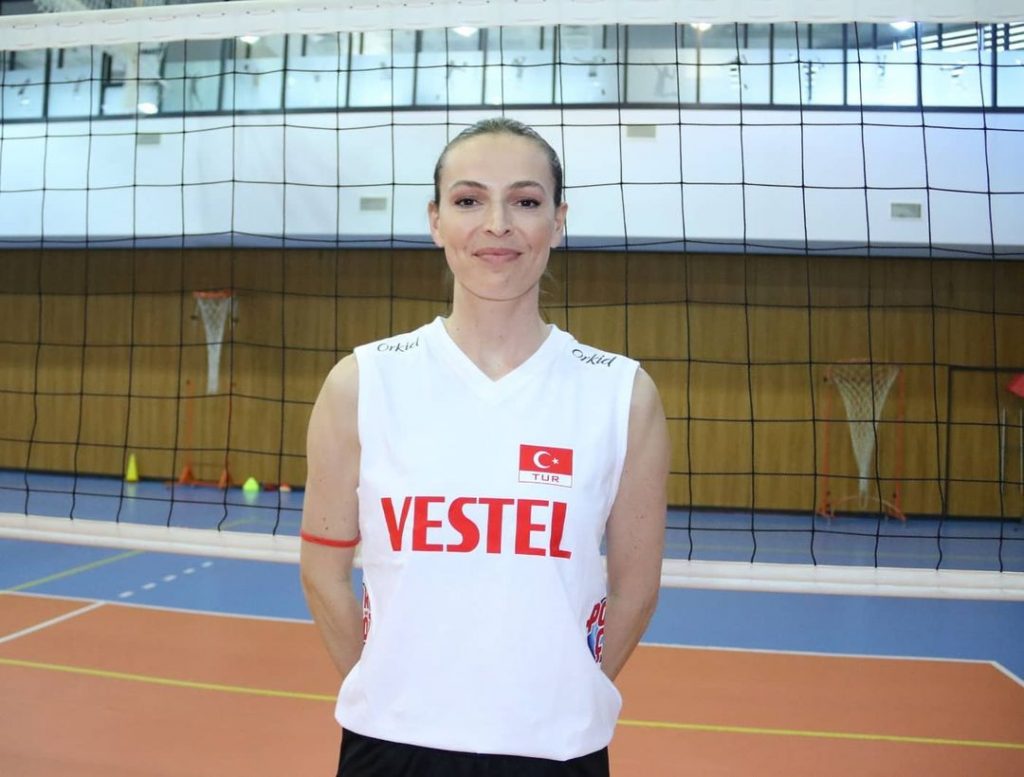 Capa da notícia - Seleção feminina da Turquia acelera pré-temporada
