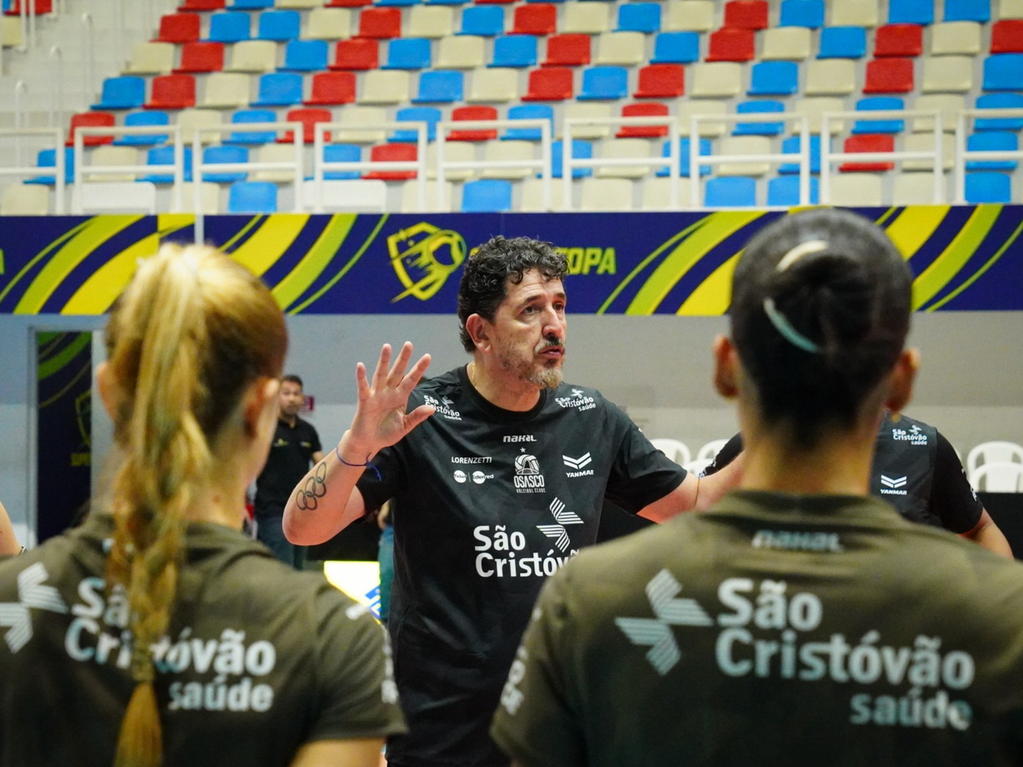Osasco busca bicampeonato da Supercopa de Vôlei contra o Praia Clube