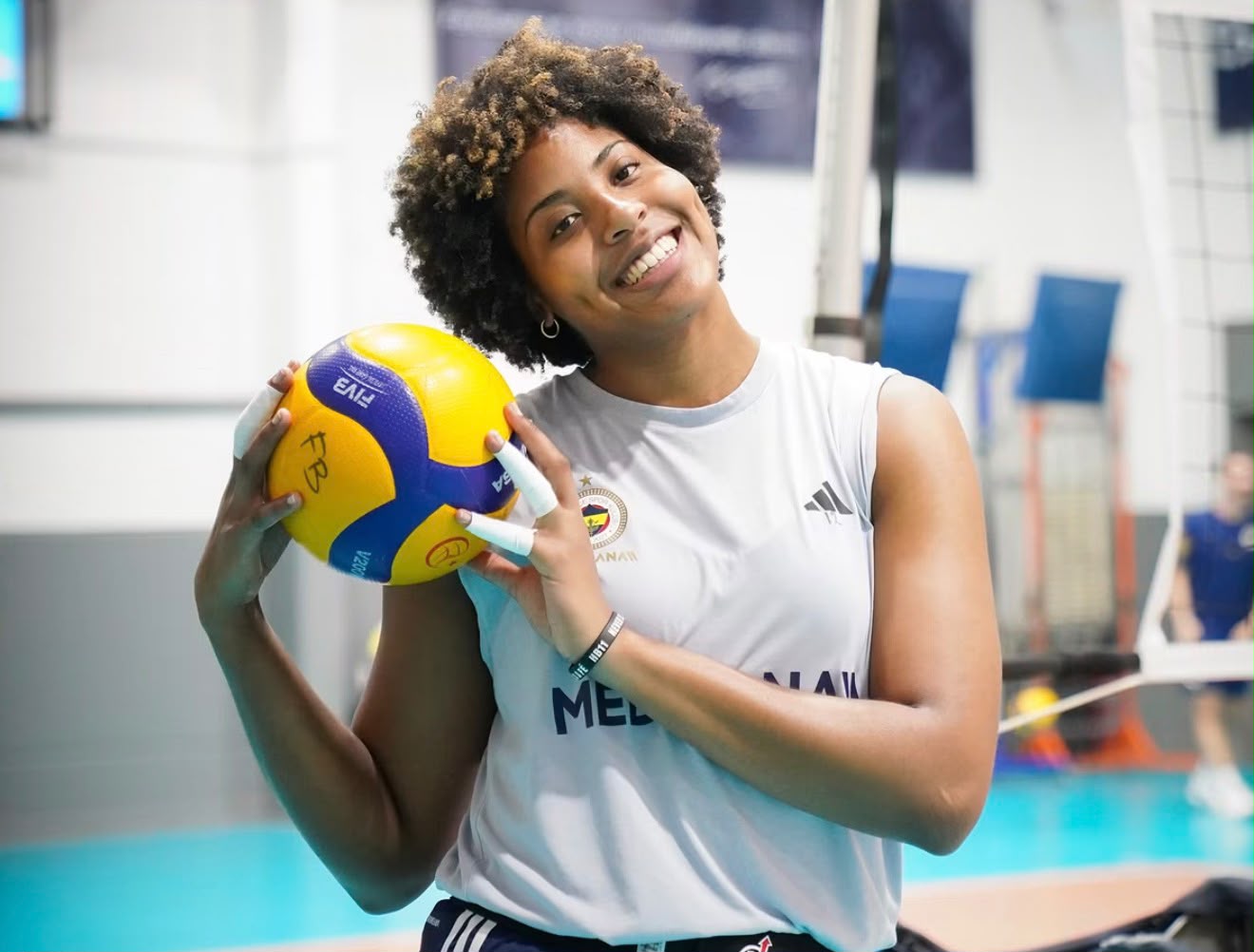 Ana Cristina e Fenerbahçe fazem clássico na Turquia contra o Eczacibasi