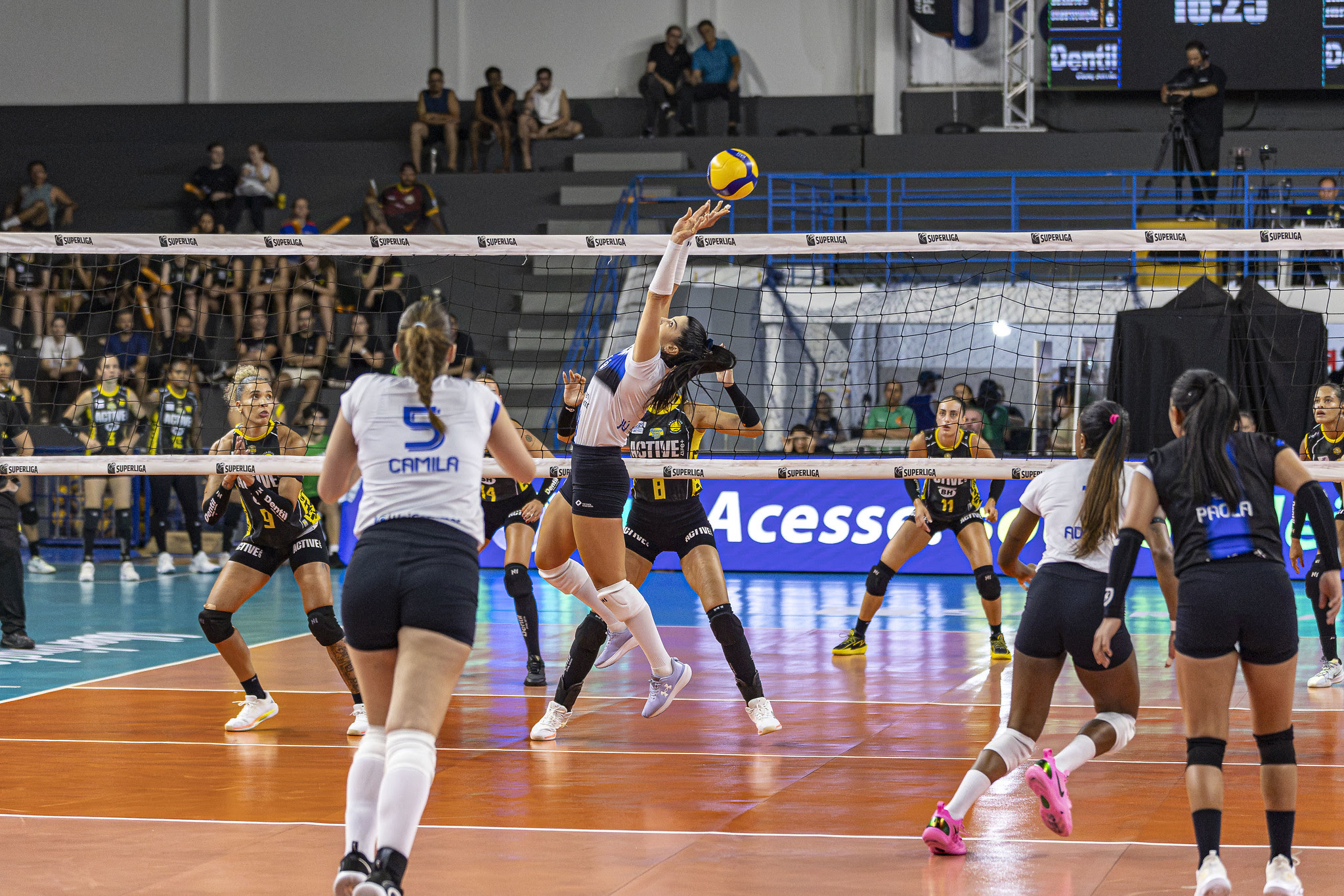 Pinheiros aposta em evolução na Superliga após estreia contra o Praia Clube
